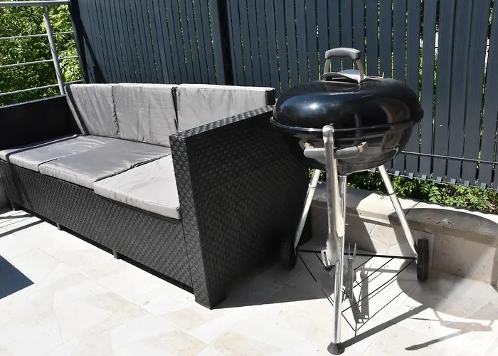 Refuge Du Chateau Avec Terrace Manom